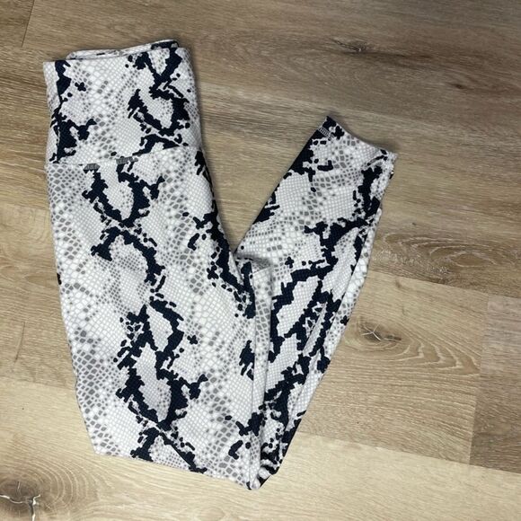 Balance Collection Contender Luxe Long Legging Black Summer Snake Print - Picture 5 of 12